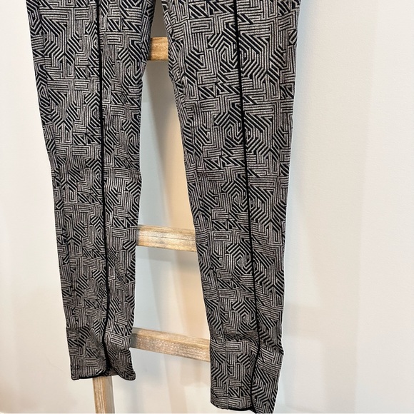 Joseph Ribkoff Pull On Pixie Pant Skinny Stretch Notched Geo Print 18352… - Picture 5 of 10